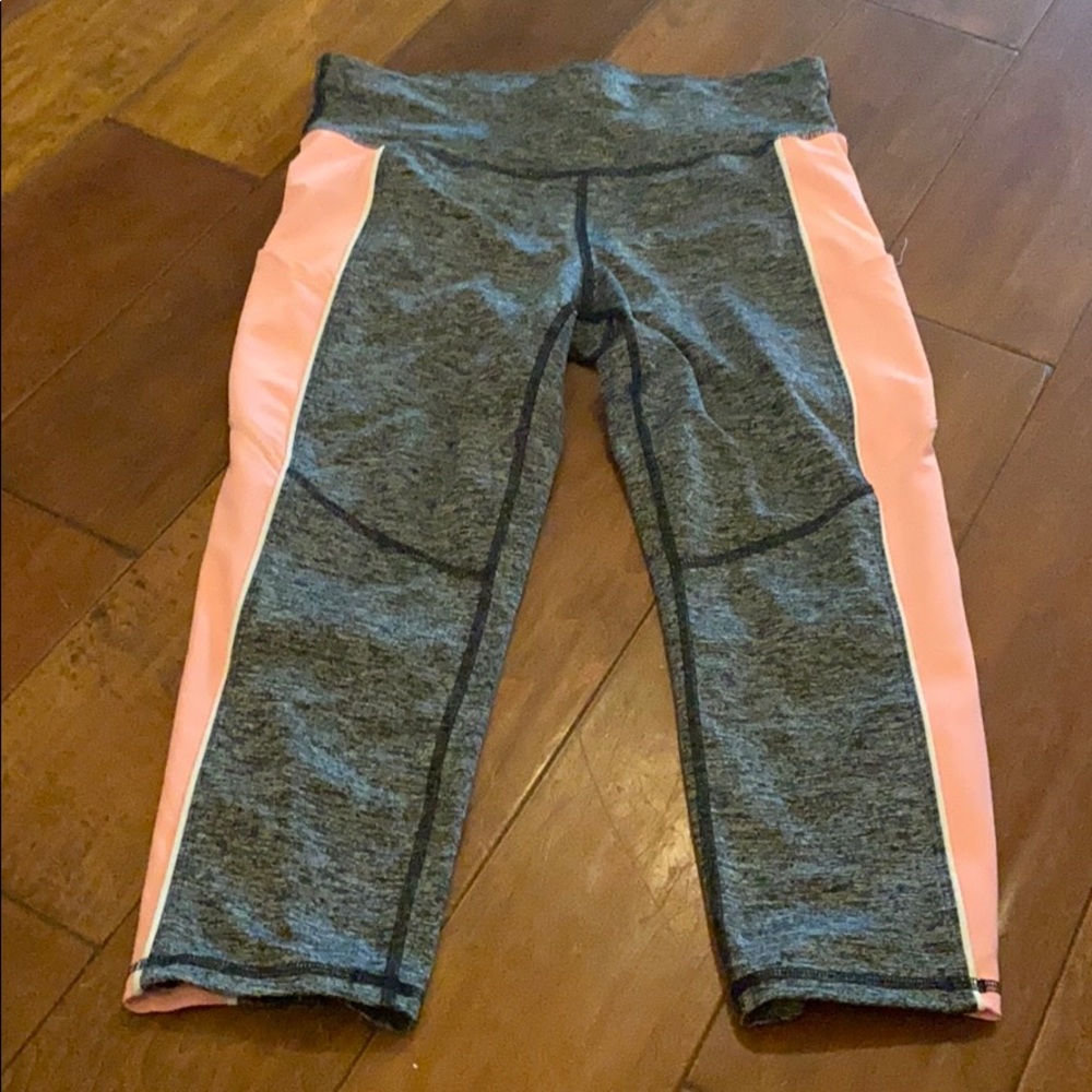 Cropped leggings with side pockets